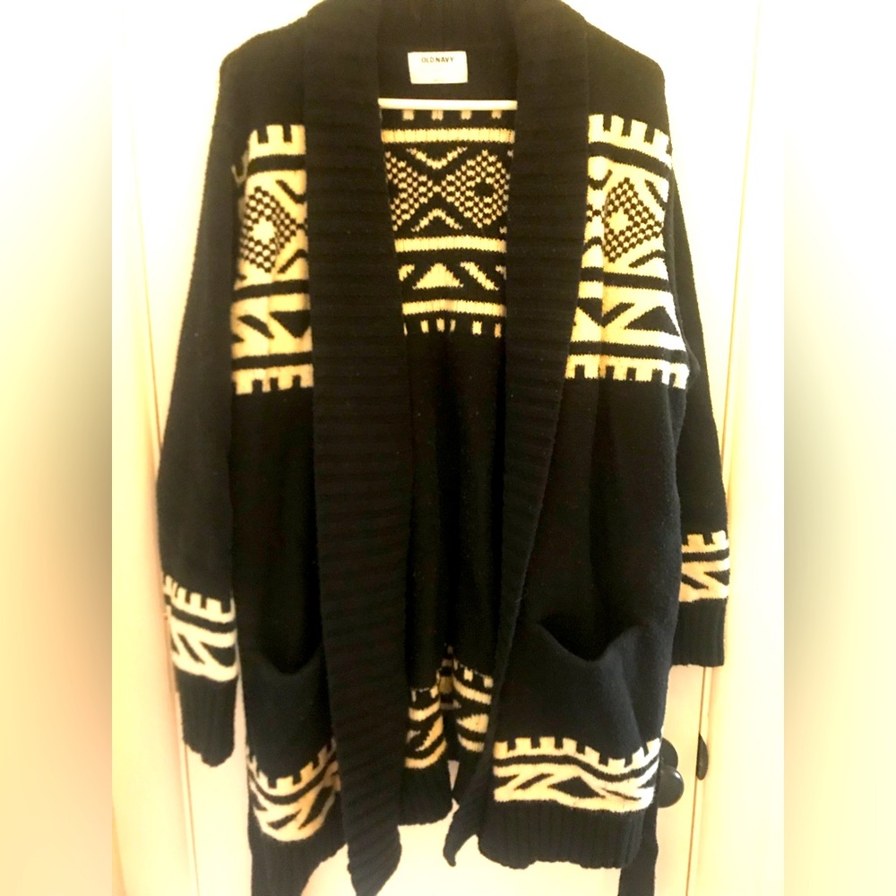 Old Navy open front, heavy knit, black and white sweater with rope belt.